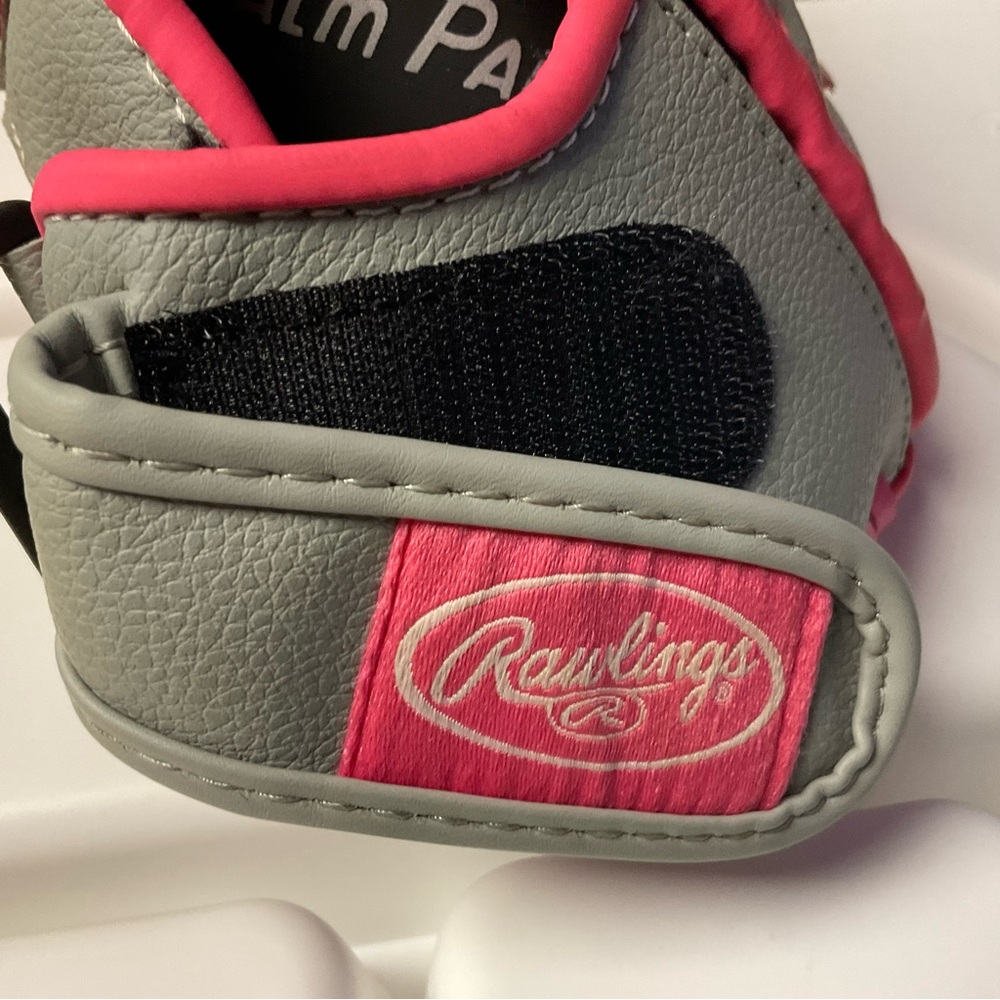 Rawlings Girl’s Storm 10 inch glove - left hand thrower - as is - little tear - Picture 7 of 9